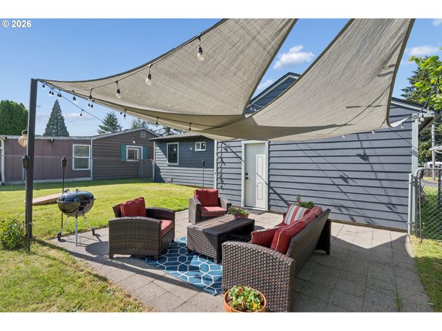 10910 Ne KNOTT St, Portland, OR 97220