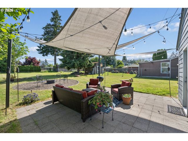 10910 Ne KNOTT St, Portland, OR 97220