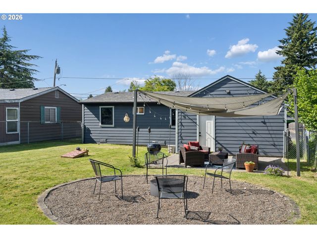 10910 Ne KNOTT St, Portland, OR 97220