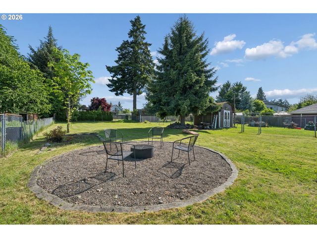10910 Ne KNOTT St, Portland, OR 97220