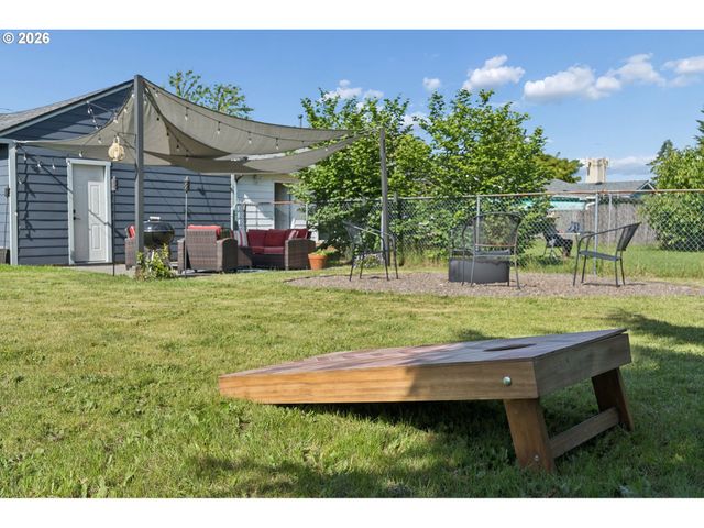 10910 Ne KNOTT St, Portland, OR 97220