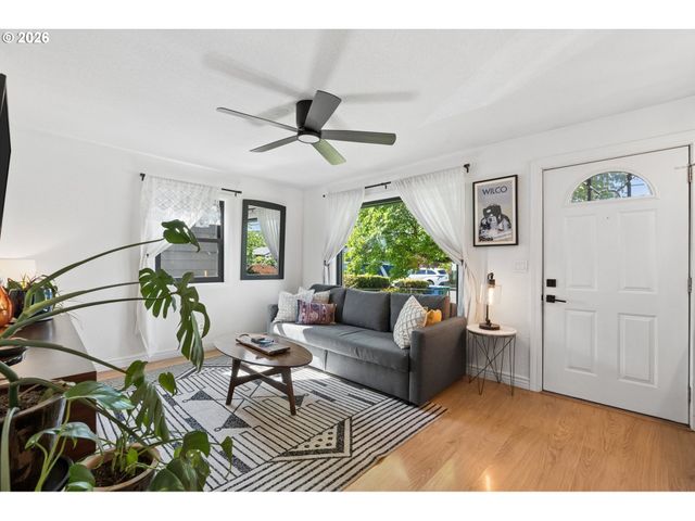 10910 Ne KNOTT St, Portland, OR 97220