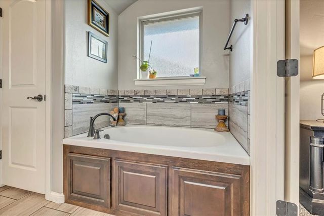 2217 Sugar Sands Road, Yukon, OK 73099