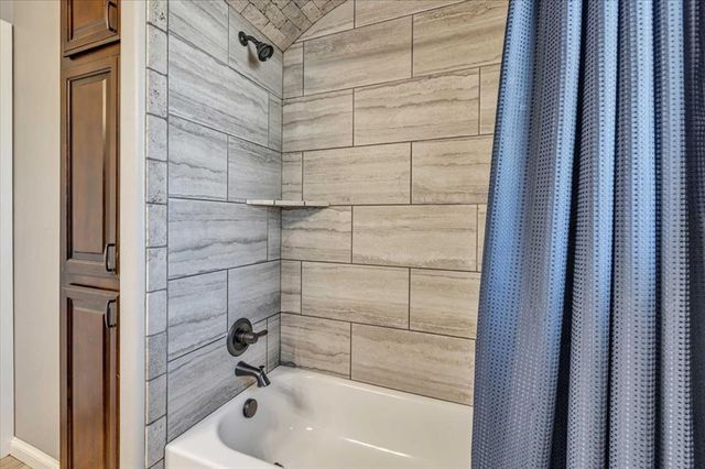 2217 Sugar Sands Road, Yukon, OK 73099