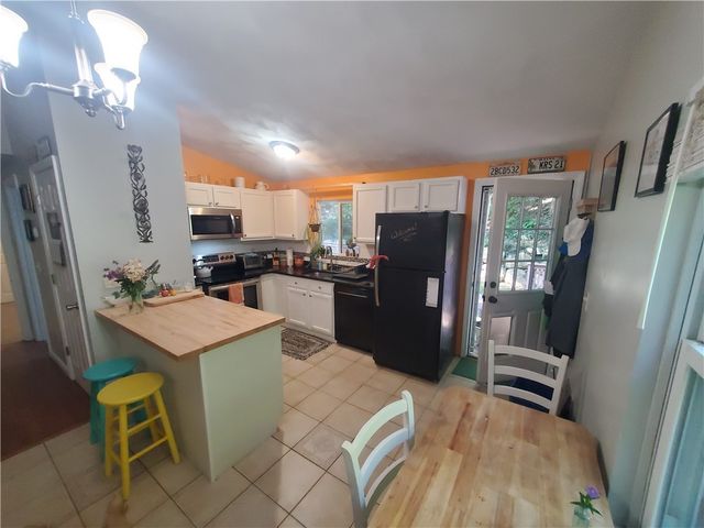 85 Shattock Avenue, Warwick, RI 02886