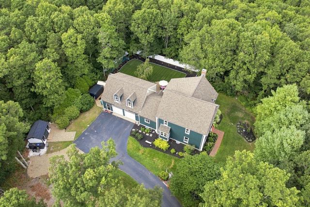 31 Quaker Village Ln, Sandwich, MA 02537