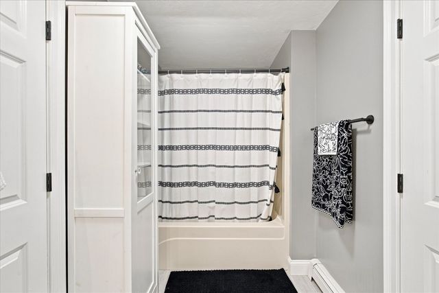 31 Quaker Village Ln, Sandwich, MA 02537