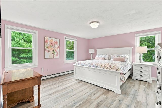 31 Quaker Village Ln, Sandwich, MA 02537