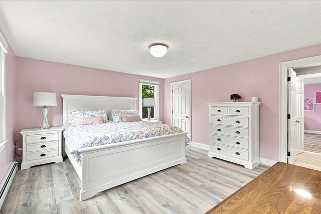 31 Quaker Village Ln, Sandwich, MA 02537