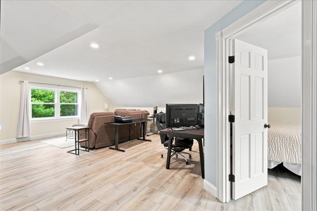 31 Quaker Village Ln, Sandwich, MA 02537