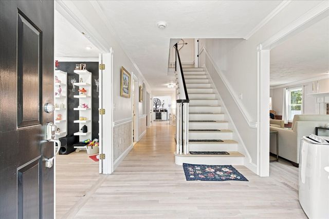 31 Quaker Village Ln, Sandwich, MA 02537