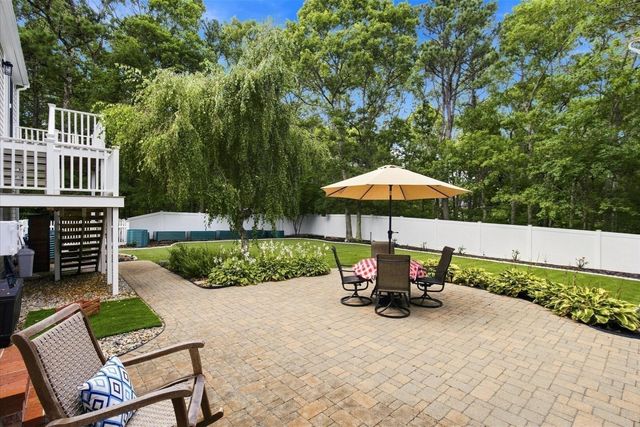 31 Quaker Village Ln, Sandwich, MA 02537