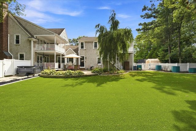 31 Quaker Village Ln, Sandwich, MA 02537