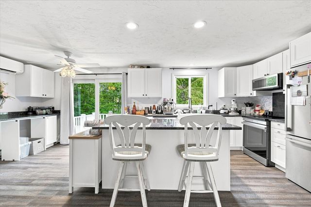 31 Quaker Village Ln, Sandwich, MA 02537