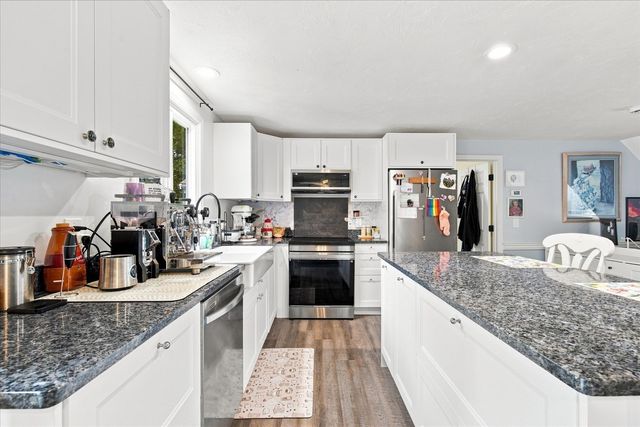 31 Quaker Village Ln, Sandwich, MA 02537