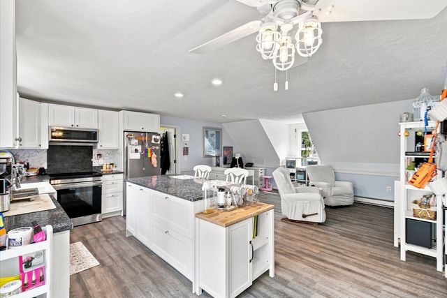 31 Quaker Village Ln, Sandwich, MA 02537