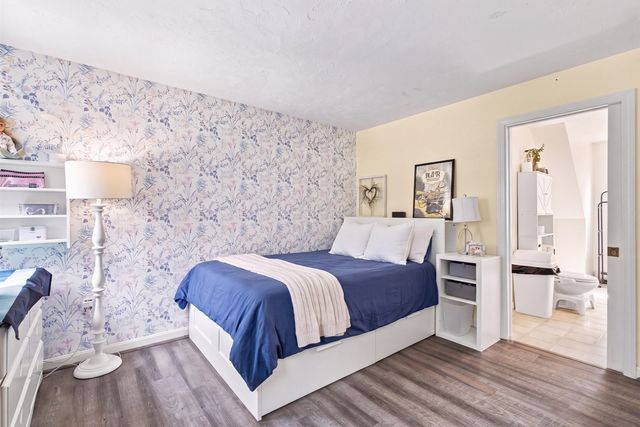 31 Quaker Village Ln, Sandwich, MA 02537