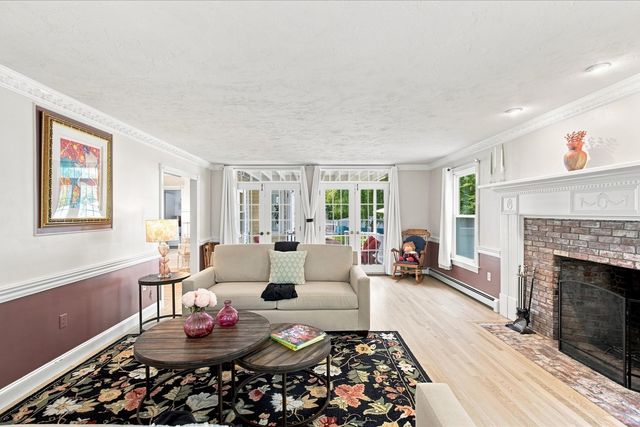 31 Quaker Village Ln, Sandwich, MA 02537