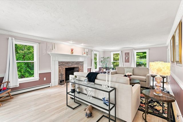 31 Quaker Village Ln, Sandwich, MA 02537