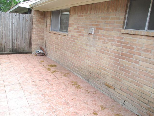 10122 Shadow Wood Drive 16, Houston, TX 77043