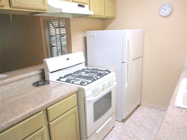 10122 Shadow Wood Drive 16, Houston, TX 77043