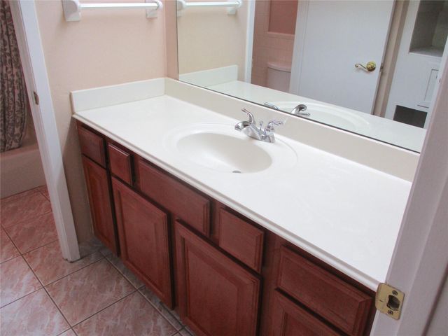 10122 Shadow Wood Drive 16, Houston, TX 77043