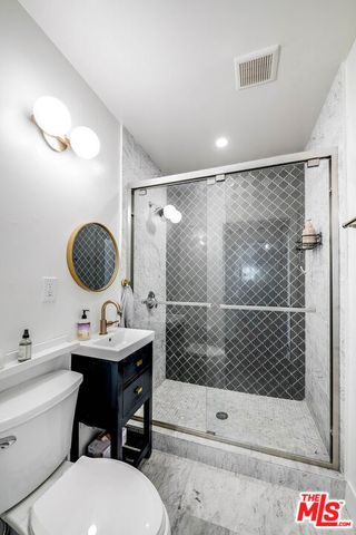 14716 Killion Street, Sherman Oaks, CA 91411