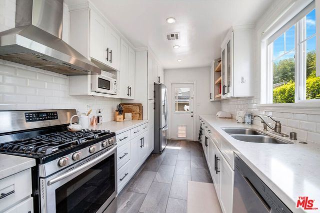 14716 Killion Street, Sherman Oaks, CA 91411