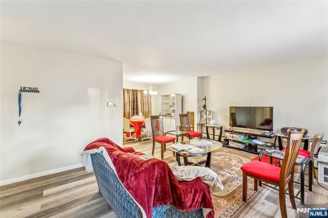 18 Gifford Court, Maplewood, NJ 07040