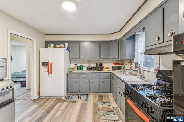 18 Gifford Court, Maplewood, NJ 07040