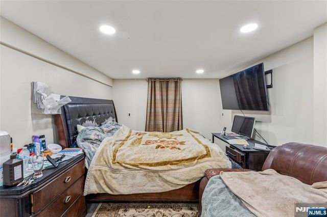 18 Gifford Court, Maplewood, NJ 07040