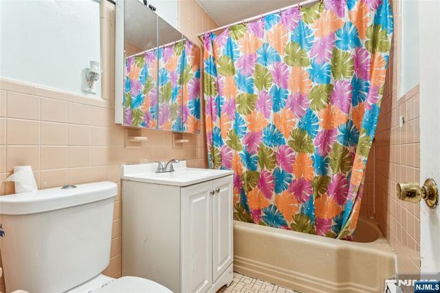 18 Gifford Court, Maplewood, NJ 07040