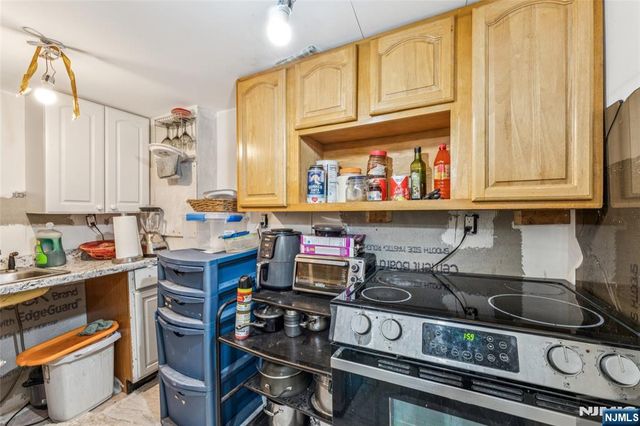 18 Gifford Court, Maplewood, NJ 07040