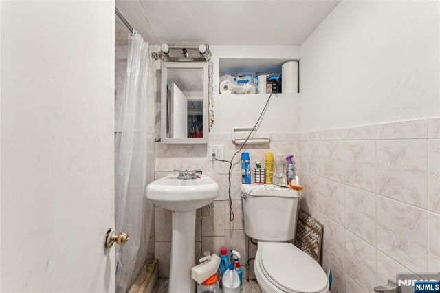 18 Gifford Court, Maplewood, NJ 07040