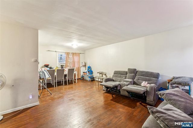 18 Gifford Court, Maplewood, NJ 07040