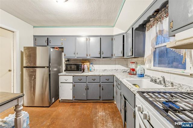 18 Gifford Court, Maplewood, NJ 07040