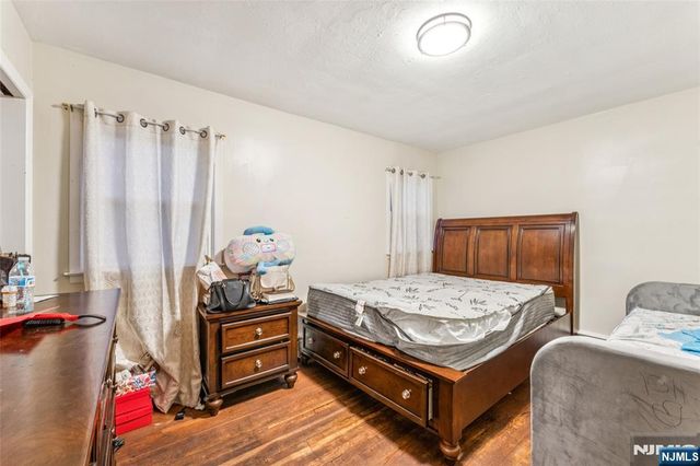 18 Gifford Court, Maplewood, NJ 07040