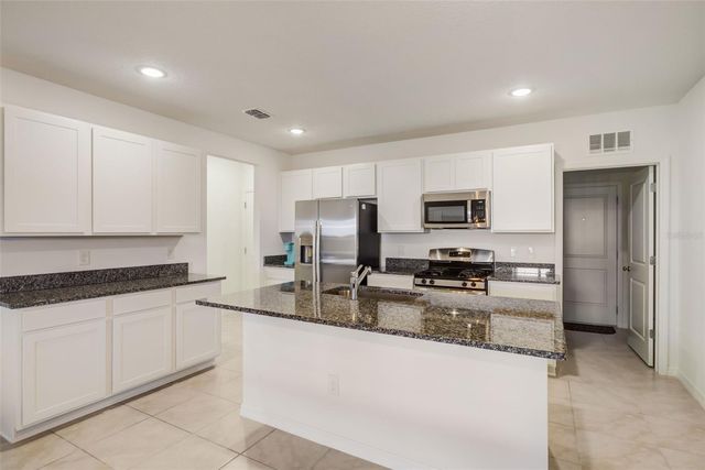 15098 WINDFLOWER ALLEY, Winter Garden, FL 34787