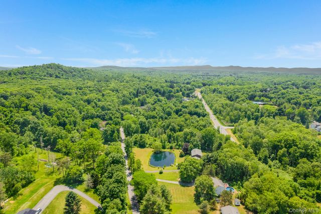 75 Creek Road, Staatsburg, NY 12580