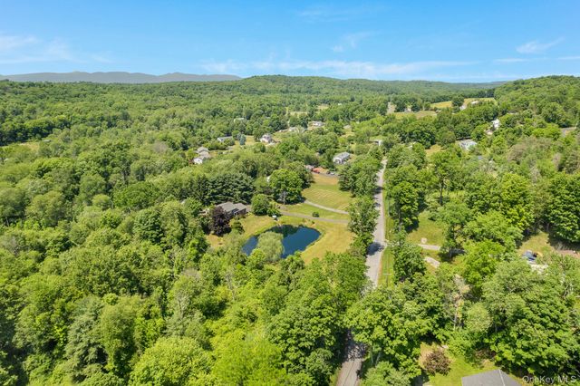 75 Creek Road, Staatsburg, NY 12580