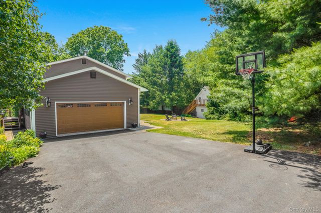 75 Creek Road, Staatsburg, NY 12580