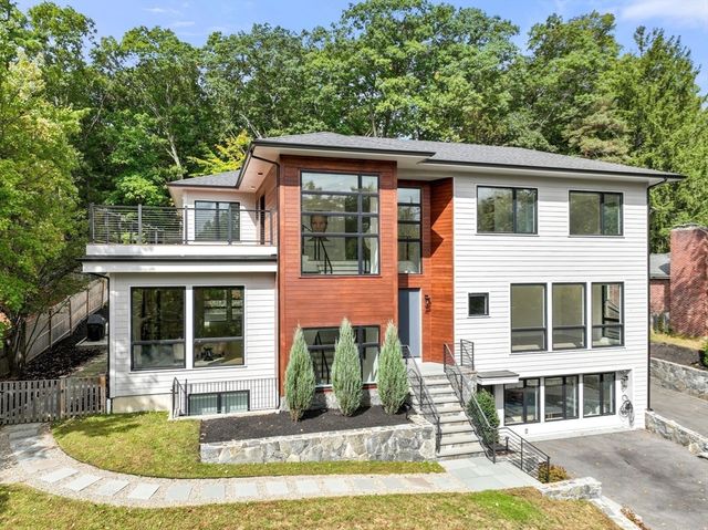 61 Lakeview Ave, Newton, MA 02460