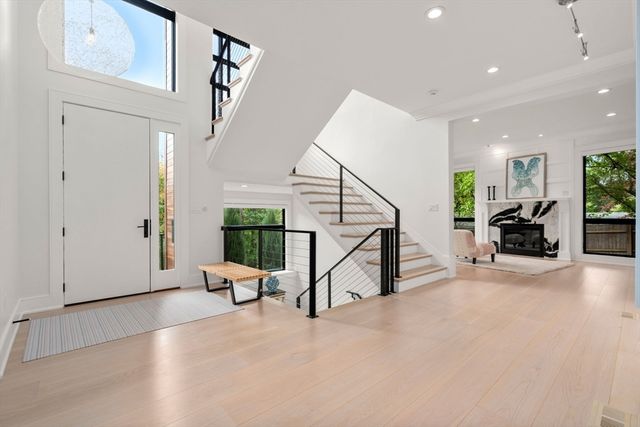 61 Lakeview Ave, Newton, MA 02460