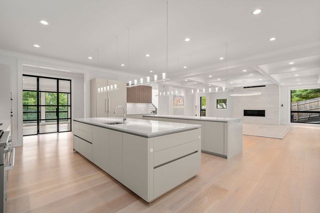 61 Lakeview Ave, Newton, MA 02460