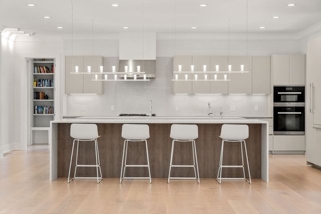 61 Lakeview Ave, Newton, MA 02460