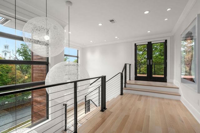 61 Lakeview Ave, Newton, MA 02460