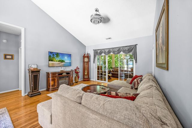 3170 Hermitage Dr., Little River, SC 29566