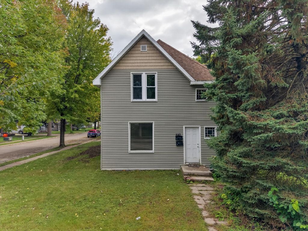 320 Augusta Avenue, Willmar, MN 56201 — photo 2