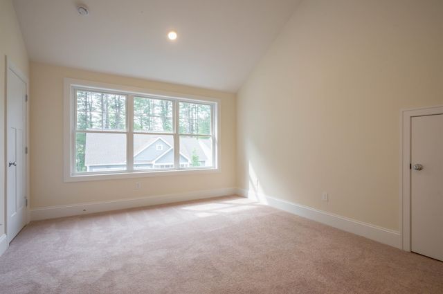 8 Wilderness Drive, Nashua, NH 03062