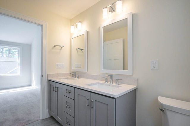 8 Wilderness Drive, Nashua, NH 03062